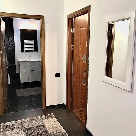 Cara - 5 Min Walk To The Apartment