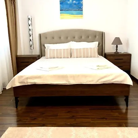 Apartment Cara - 5 Min Walk To The
